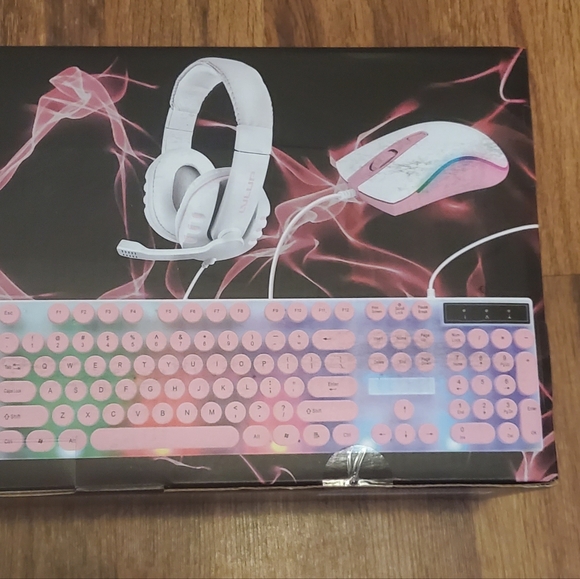 LVLUP 3 in 1 Gaming Set - Gaming Headset. Mouse & Keyboard (NEW) - Picture 4 of 6